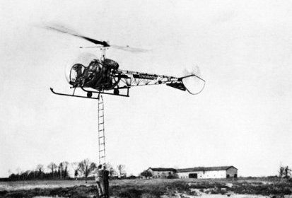 Bell 47 F-MJAD Gendarmerie en démonstration avec échelle de corde vers 1960 (…)