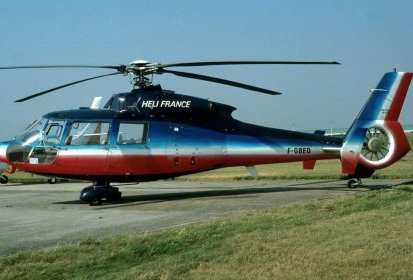 Dauphin F-GBEO d'Héli-France stationné sur le tarmac - Photo DR (…)