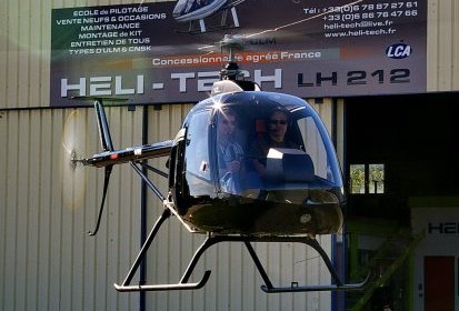 Ils n'ont pas l'air malheureux les deux pilotes… - Photo © Héli-Tech