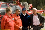 De gauche à droite : Yves Maréchal : MOB, Michel Pierre : Pilote et chef de base de la base d'Annecy, Michel Drucker et René Romet - Photo © DSC / Marianne Liégeois