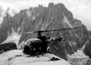 L'Alouette 2 F-BIFM Protection civile se pose dans le massif du Mont-Blanc pour déposer deux sauveteurs- Photo DR