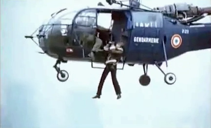 Alouette 3 F-MJAK de la Gendarmerie lors du treuillage Jean-Paul Belmondo (film : Peur sur la ville d'Henri Verneuil) - Photo DR