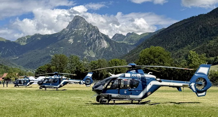 Les 3 EC135 F-MJDL, F-MJDM et F-MJDG des Forces aériennes de la Gendarmerie - Photo DR