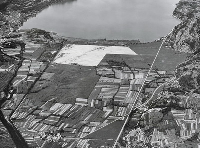 L'emplacement de la base 725 avant sa construction en 1936 avec le lac du Bourget en arrière-plan - Photo DR