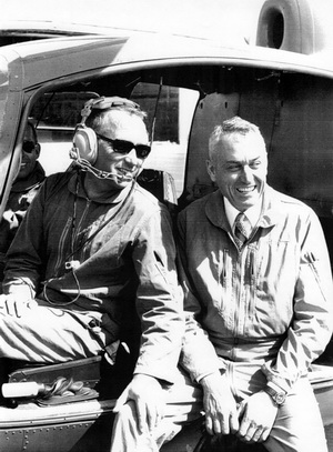 Jean Boulet et André Ganivet - Jean-Marie Besse en arrière-plan sur SA340 F-WOFH possible vers 1967 - Photo DR collection Daniel Liron