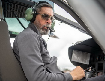 Patrick Lamarre est un passionné de vol. Son quotidien ? Une météo capricieuse justement - on y revient - des terrains improbables et une concentration à couper au couteau - Photo DR lamontagne