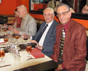 De Gauche à droite : René Mouille, André Ganivet et Daniel Liron en avril 2010 - Photo Daniel Liron