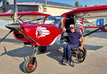 Yves Mathelin pose le jour de réception de son ULM G1 Spyl 100cv à Gap-Tallard - Photo DR collection Yves Mathelin