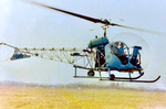 Bell 47 F-BRHV en vol avec l'adjudant-chef René Delvaux aux commandes - Photo Gerard Halary
