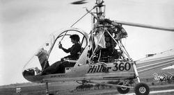 Valérie André en vol sur Hiller 360 F-BFPL Helicop'Air (immatriculation US n8137h) en 1950 - Photo DR
