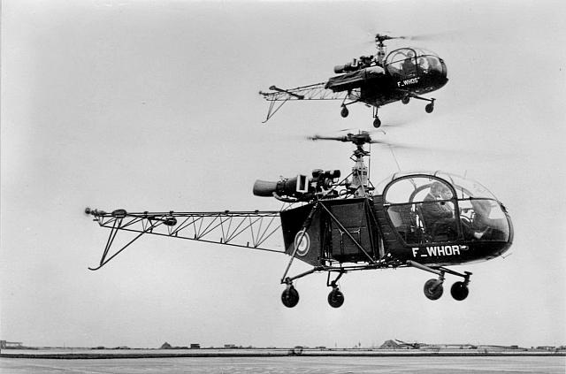 Alouette 2 F-WHOR et F-WHOS en vol US Tour en Avril 1957 - Photo DR