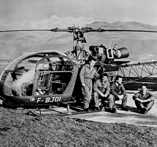 Alouette II F-BJOI Protection civile Base de Grenoble Eybens, avec de gauche à droite : Gabriel MONTMASSON, Jean-Louis Lumpert, Alfred LEPLUS et Louis MARET - Photo DR GHSC