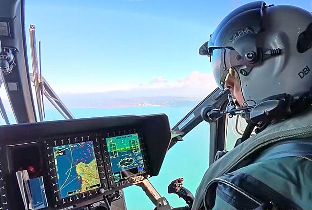 Christophe, pilote aux commandes du H160 de la Marine nationale - Photo DR TF1