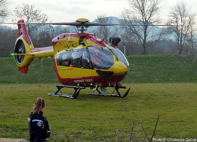 La DZ est sécurisée par la Gendarmerie - Photo © Christophe Gothié