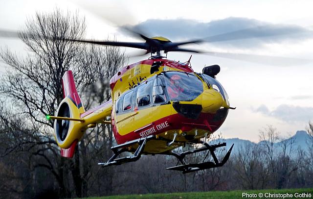 Décollage pour une nouvelle rotation vers la Dent du Chat - Photo © Christophe Gothié