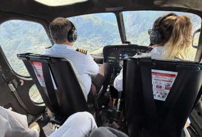 Inside AS350B2 immatriculé 3A-MTT d'Héli Air Monaco avec aux commandes (…)