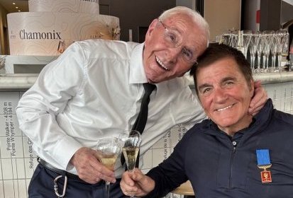 Le pilote René Romet et Yves Mathelin fraichement décoré de la médaille de (…)