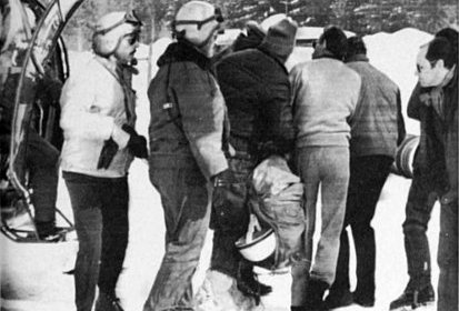 A gauche l'équipage casqué : Alain Frébault et le mécanicien Roland Pin (…)