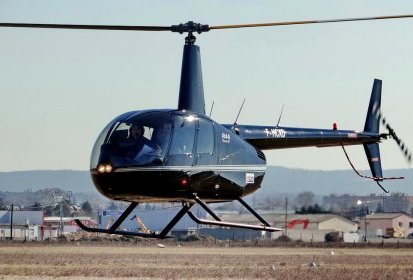 Visite d'un grand frère le R44 - Photo © Patrick Gisle