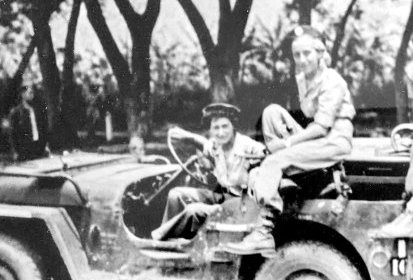 Le médecin capitaine Valérie André aux commandes de sa Jeep willys en (…)