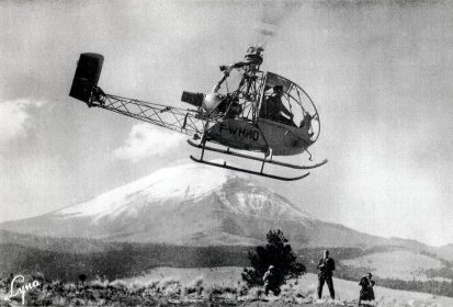 Démonstration de Jean sur le Djinn biplace - Photo Sud Aviation collection JMP